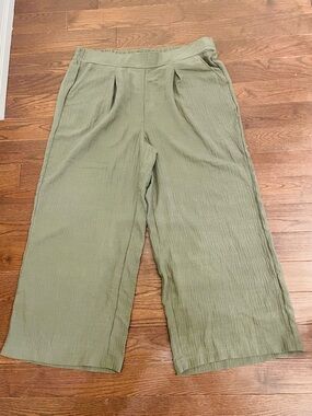 Max Studio Olive Green Wide-Leg Cropped Pants